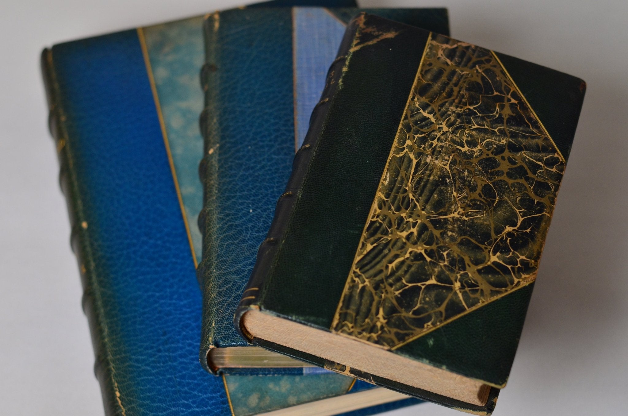 Antique Leather Bound Book Décor – Forest Green, John Milton, Michel de Montaigne, Michelangelo - Brookfield Books